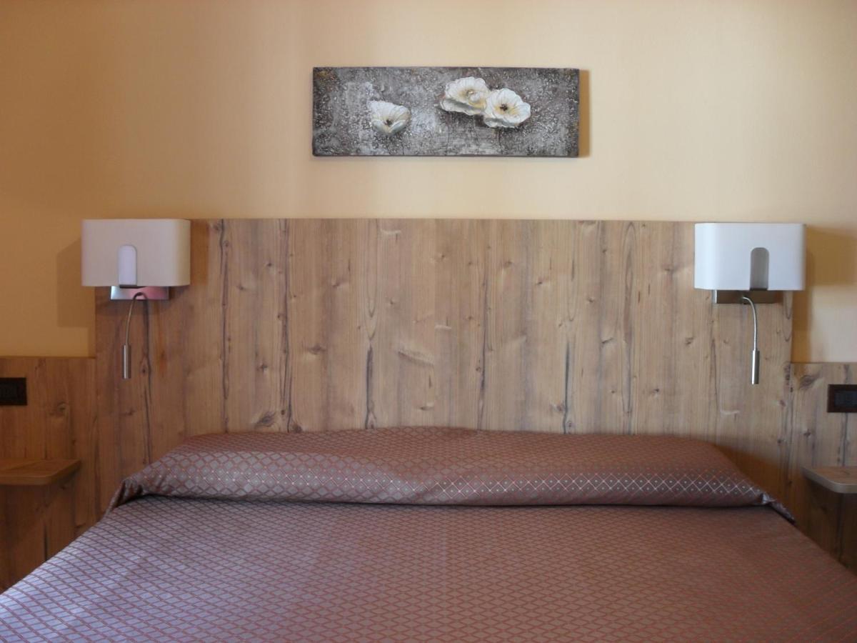 Ristorante Albergo Da Maurizio Cravanzana Buitenkant foto