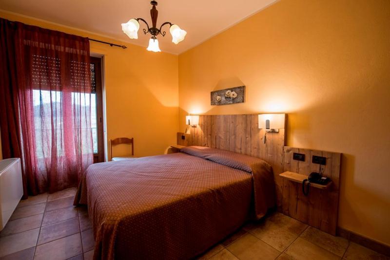 Ristorante Albergo Da Maurizio Cravanzana Buitenkant foto
