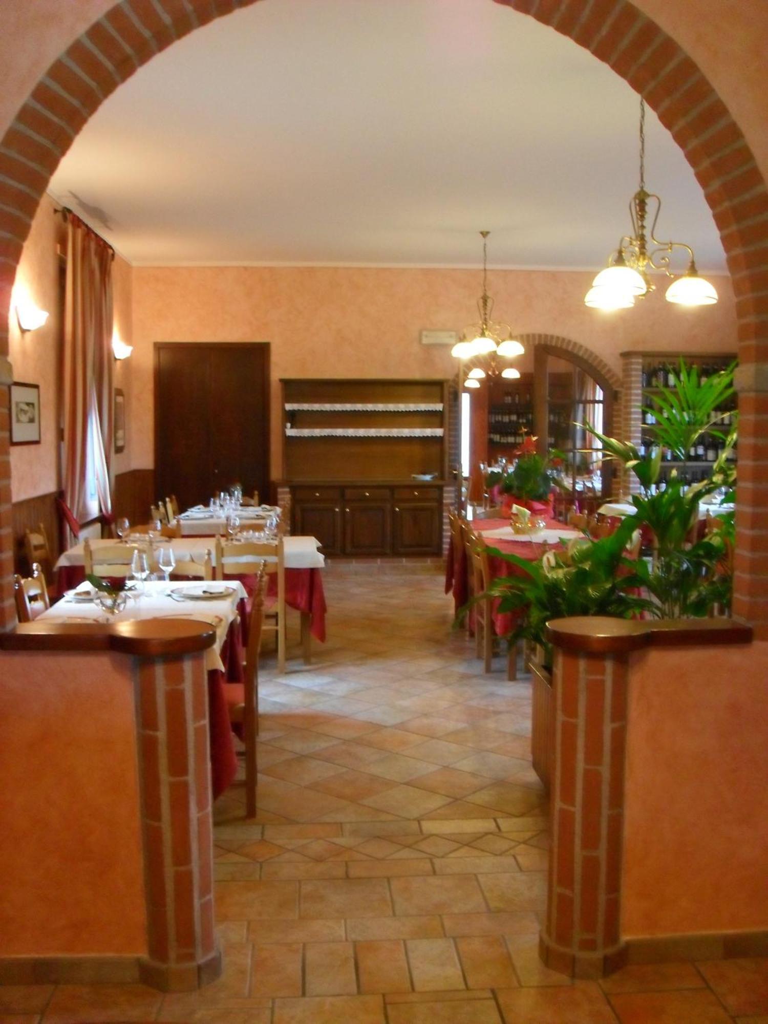 Ristorante Albergo Da Maurizio Cravanzana Buitenkant foto