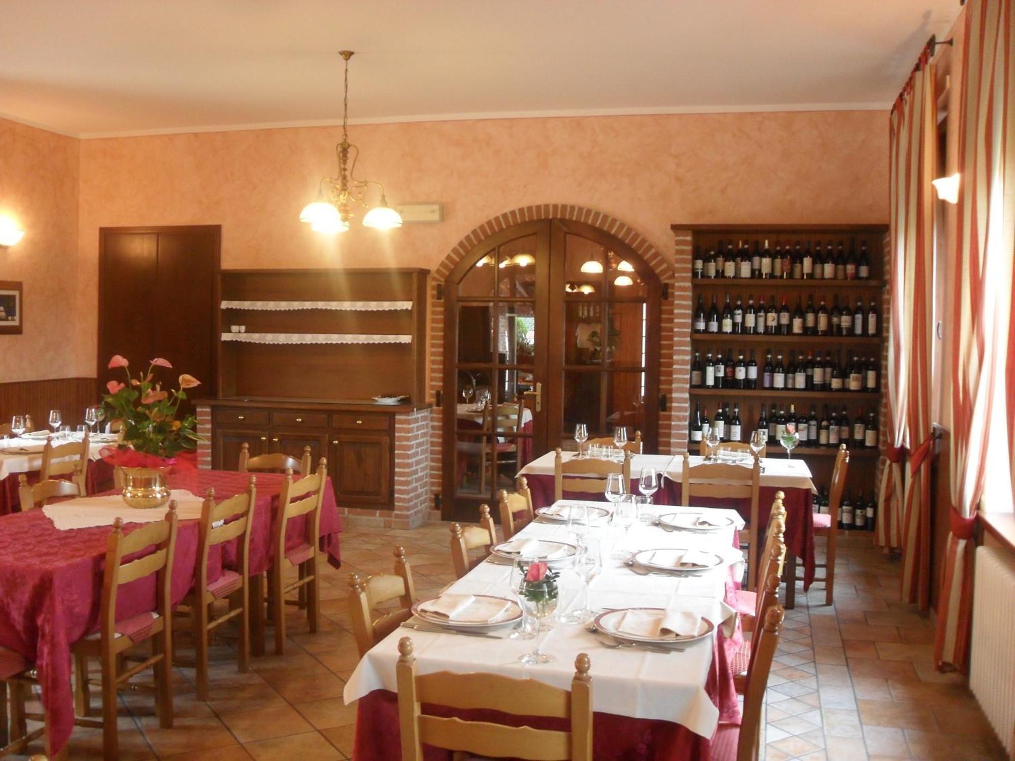 Ristorante Albergo Da Maurizio Cravanzana Buitenkant foto