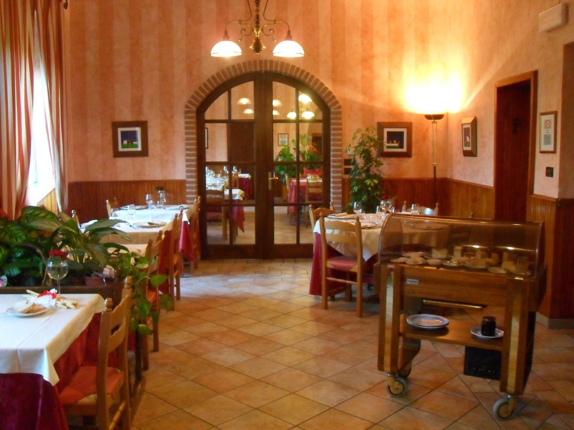 Ristorante Albergo Da Maurizio Cravanzana Buitenkant foto