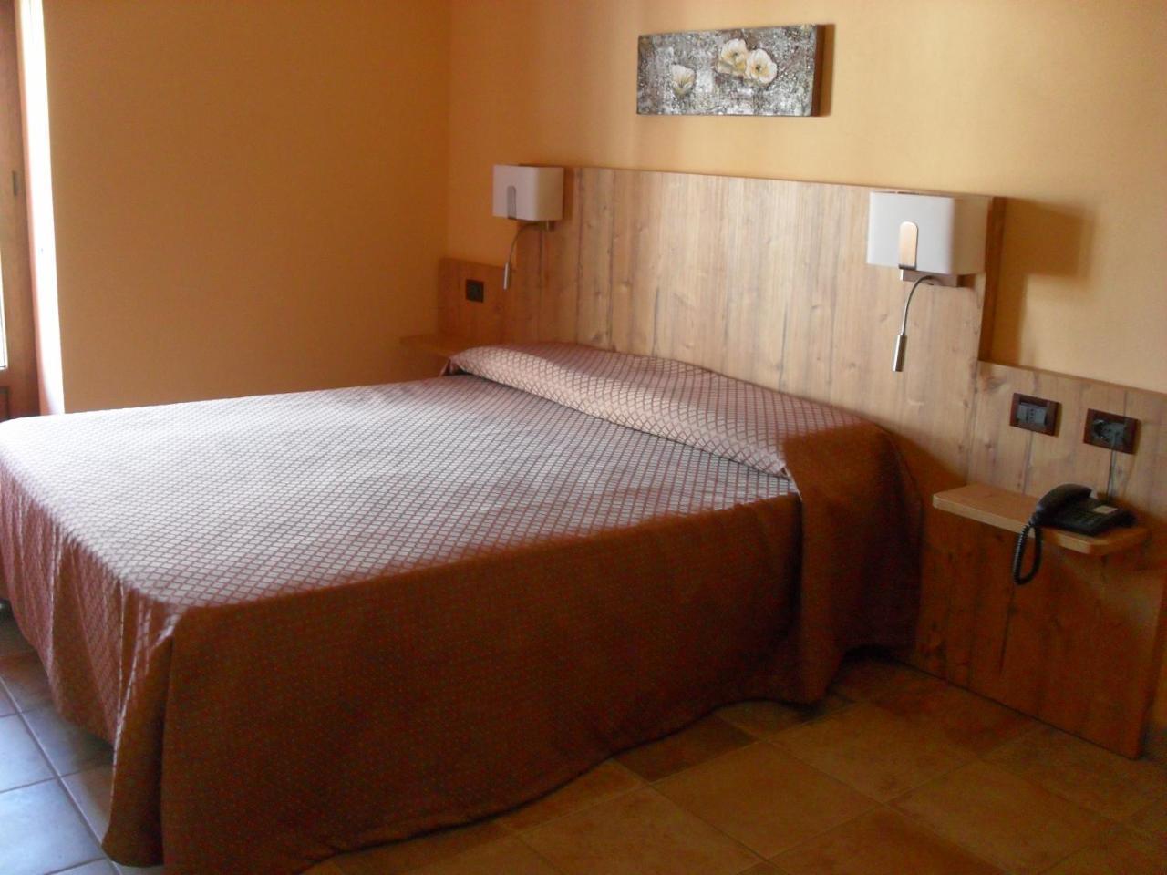 Ristorante Albergo Da Maurizio Cravanzana Buitenkant foto
